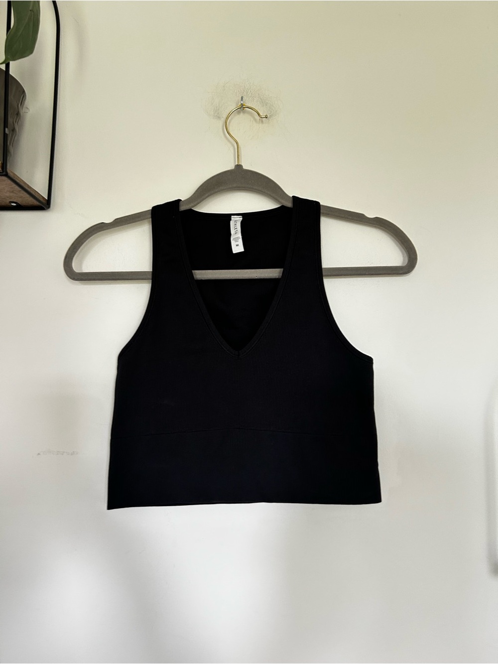 Athleta Black V Neck Ribbed Sleeveless Cropped Tank Top Size Medium‎